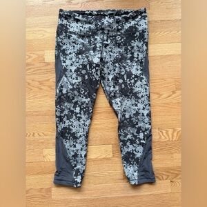 Under Armour Girls Black and Gray Printed Performance Leggings